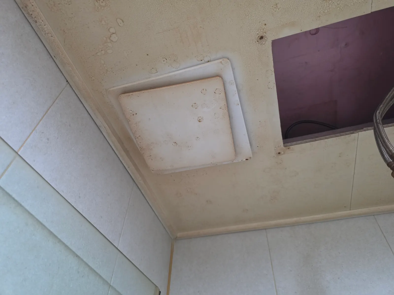화장실 환풍기 고장 수리 시공 사진 1